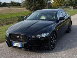 Nero Usata 2016 Jaguar XE Business Edition Tre volumi | 14.900 € (Molto cara)