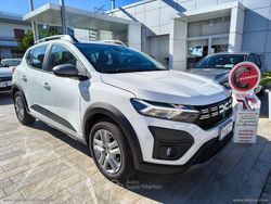Bianco Usata 2023 Dacia Sandero Stepway Tre volumi | 15.950 € (Cara)