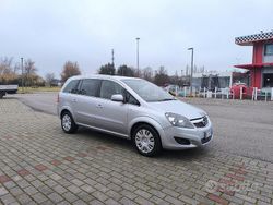 Grigio Usata 2013 Opel Zafira Monovolume | 2850 € (Buon prezzo)