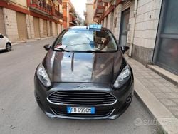 Grigio Usata 2016 Ford Fiesta Tre volumi | 5700 € (Buon prezzo)