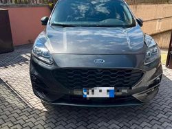 Grigio Usata 2022 Ford Kuga SUV | 24.000 € (Cara)