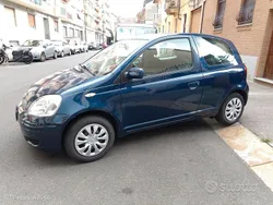 Blu Usata 2003 Toyota Yaris Tre volumi | 2300 € (Buon prezzo)