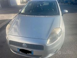 Grigio Usata 2006 Fiat Grande Punto Due volumi | 2450 € (Buon prezzo)