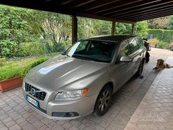 Usata 2010 Volvo V70 Momentum Station wagon | 4500 €