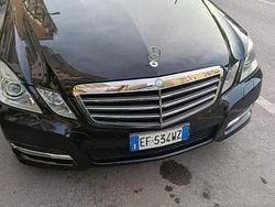 Nero Usata 2011 Mercedes E220 Tre volumi | 7500 € (Buon prezzo)