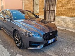 Grigio Usata 2016 Jaguar XF R-Sport Tre volumi | 12.500 € (Molto cara)