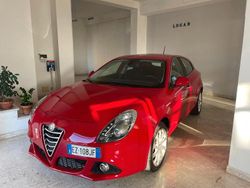Rosso Usata 2015 Alfa Romeo Giulietta Exclusive Tre volumi | 8500 € (Buon prezzo)