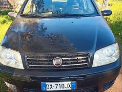 Nero Usata 2009 Fiat Punto Tre volumi | 1800 €