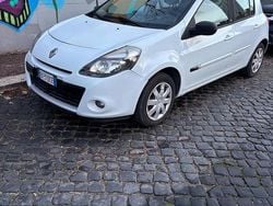 Bianco Usata 2011 Renault Clio II Dynamique Tre volumi | 3900 € (Buon prezzo)