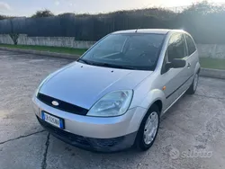 Usata 2004 Ford Fiesta Due volumi | 1500 € (Buon prezzo)