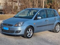 Usata 2006 Ford Fiesta Due volumi | 3100 € (Buon prezzo)