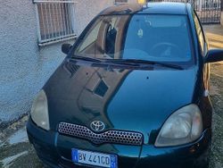 Usata 2001 Toyota Yaris Tre volumi | 1900 € (Buon prezzo)