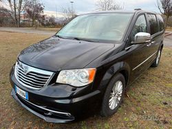 Nero Usata 2015 Lancia Voyager Platinum Monovolume | 5400 € (Buon prezzo)