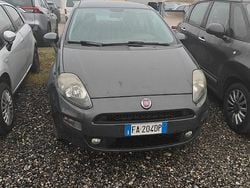 Grigio Usata 2015 Fiat Punto Lounge Tre volumi | 5990 € (Cara)