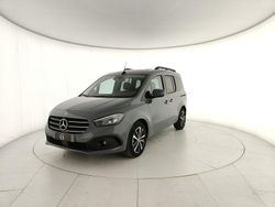 Grigio Nuova 2025 Mercedes 180 Tre volumi | 30.400 € (Buon prezzo)