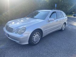 Argento Usata 2002 Mercedes C220 Avantgarde Station wagon | 2300 € (Molto cara)
