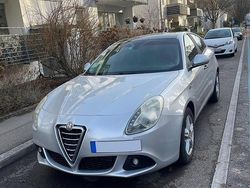 Grigio Usata 2011 Alfa Romeo Giulietta Tre volumi | 6000 € (Buon prezzo)