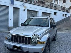 Usata 2005 Jeep Cherokee SUV | 4000 € (Buon prezzo)