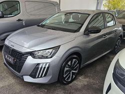 Grigio Nuova 2025 Peugeot 208 Style Due volumi | 16.450 € (Buon prezzo)