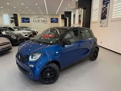 Bianco/tetto nero pastello Usata 2016 Smart ForFour Passion Tre volumi | 9990 € (Buon prezzo)
