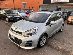 Grigio Usata 2015 Kia Rio City Tre volumi | 7500 € (Buon prezzo)
