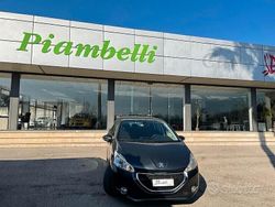 Nero Usata 2013 Peugeot 208 Active Due volumi | 7690 € (Buon prezzo)