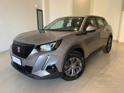 Argento Usata 2021 Peugeot 2008 Active SUV | 19.999 € (Buon prezzo)