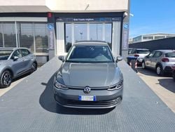 Grigio Usata 2021 VW Golf Life Tre volumi | 19.999 € (Buon prezzo)