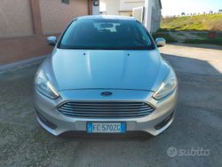 Grigio Usata 2016 Ford Focus Tre volumi | 6499 € (Super prezzo)