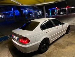 Bianco Usata 2002 BMW 320 Efficient Dynamics Tre volumi | 8500 €