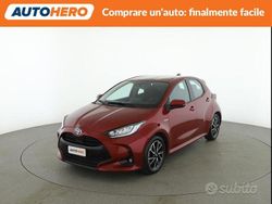 Rosso Usata 2020 Toyota Yaris Hybrid Trend Tre volumi | 17.499 € (Buon prezzo)