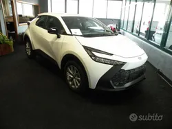 Nuova 2024 Toyota C-HR Active SUV | 32.200 €