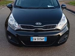 Nero Usata 2014 Kia Rio Active Tre volumi | 6500 € (Buon prezzo)