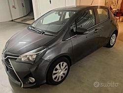 Grigio Usata 2015 Toyota Yaris Active Due volumi | 10.000 €