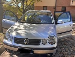 Grigio Usata 2002 VW Polo Tre volumi | 2200 € (Buon prezzo)