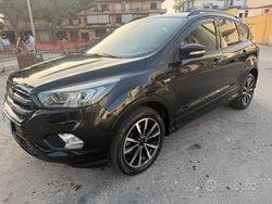 Nero Usata 2019 Ford Kuga ST-Line SUV | 16.500 € (Buon prezzo)