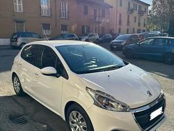 Bianco Usata 2016 Peugeot 208 Due volumi | 5600 € (Buon prezzo)