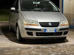 Grigio Usata 2004 Fiat Idea Monovolume | 1200 € (Buon prezzo)