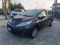 Grigio Usata 2010 Ford Fiesta Due volumi | 3500 € (Buon prezzo)