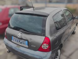 Grigio Usata 2003 Renault Clio II Due volumi | 1200 €