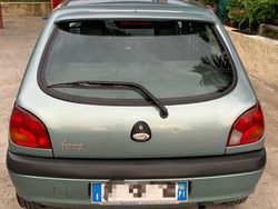Verde Usata 2000 Ford Fiesta Due volumi | 1300 €