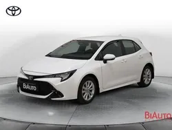 Bianco Usata 2023 Toyota Corolla Active Due volumi | 25.000 € (Buon prezzo)