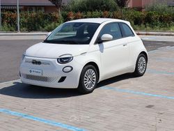 Bianco Usata 2024 Fiat 500e La Prima Tre volumi | 18.490 € (Buon prezzo)