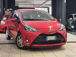 Rosso Usata 2017 Toyota Yaris Tre volumi | 8890 € (Buon prezzo)