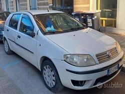 Bianco Usata 2009 Fiat Punto Due volumi | 1499 € (Buon prezzo)