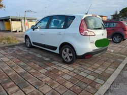 Bianco Usata 2010 Renault Scénic XMOD Monovolume | 2500 €