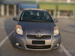 Grigio Usata 2010 Toyota Yaris Due volumi | 3800 € (Buon prezzo)