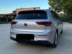 Grigio Usata 2022 VW Golf VIII Tre volumi | 22.000 € (Buon prezzo)