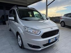 Grigio Usata 2016 Ford Tourneo Courier Titanium Monovolume | 10.900 € (Buon prezzo)