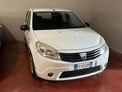 Bianco Usata 2010 Dacia Sandero Lauréate Tre volumi | 3000 € (Buon prezzo)